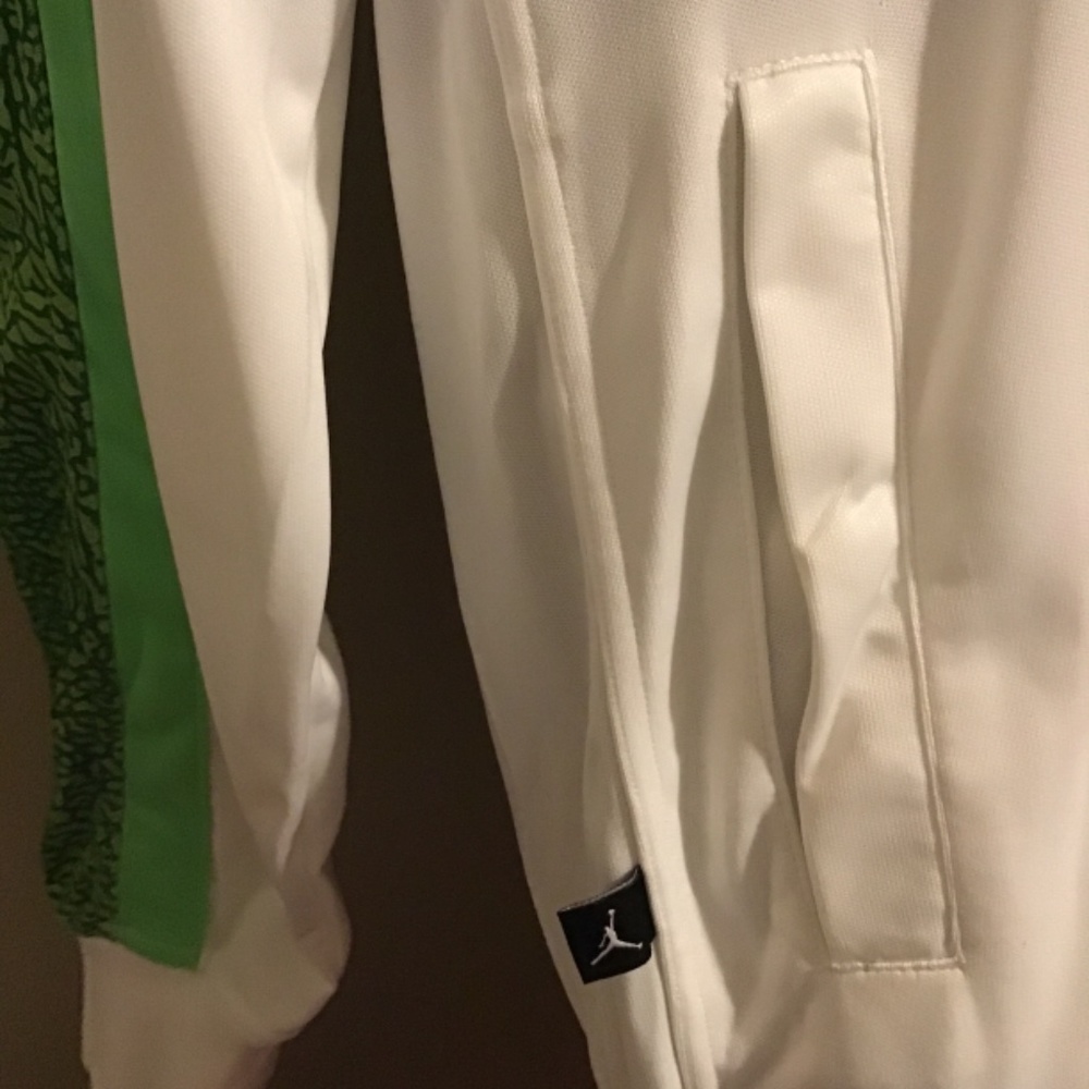 🔥SALE! JORDAN, PERFORMANCE JACKET SIZE SMALL, FITS UP TO LARGE, NWOT🤩🤩 - Picture 4 of 5